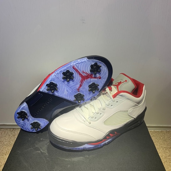 Jordan V Low Golf - Picture 2 of 3